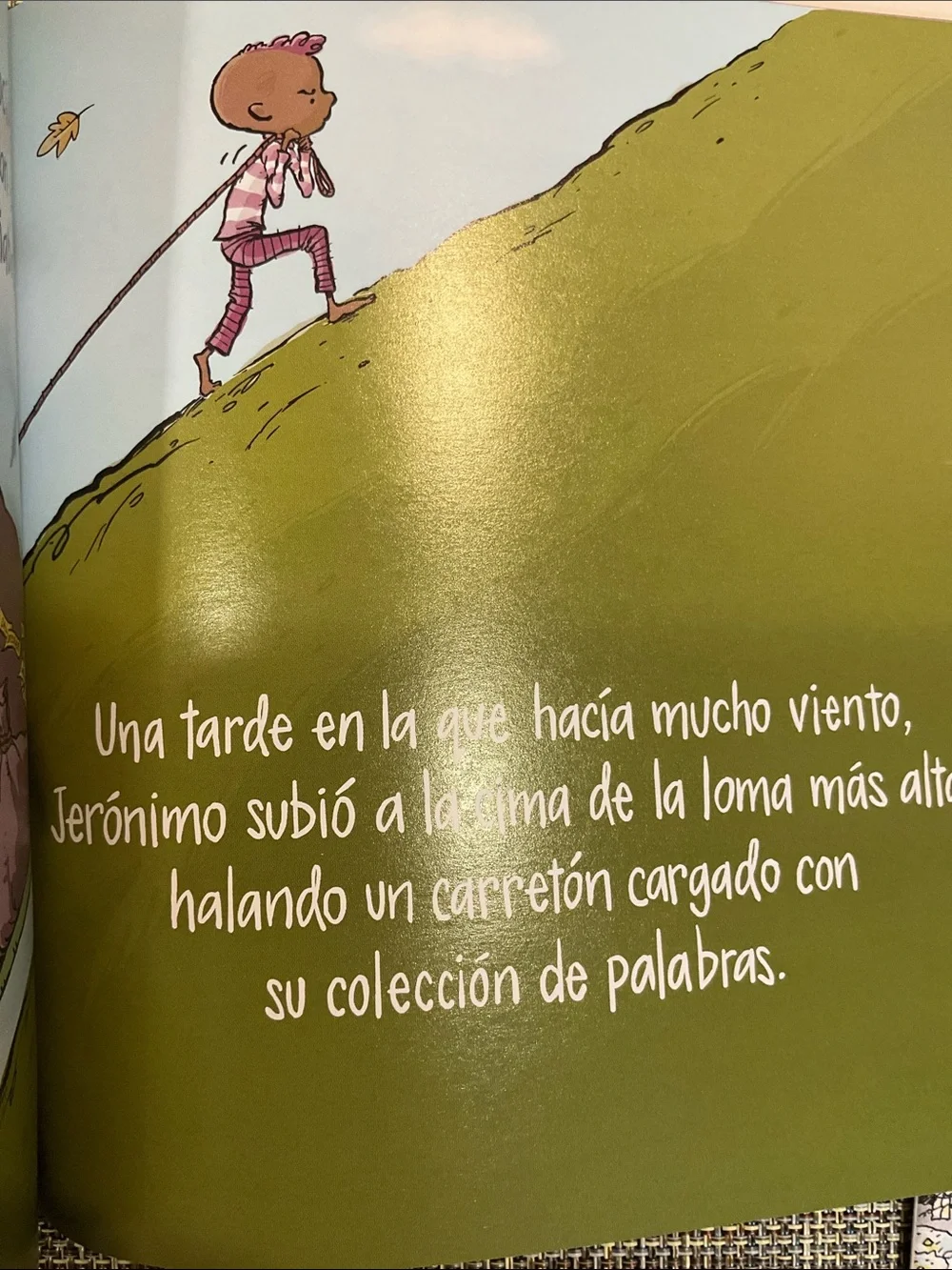 2 books- Un día una señora se tragó unos libros! - Coleccionista de palabras NWT